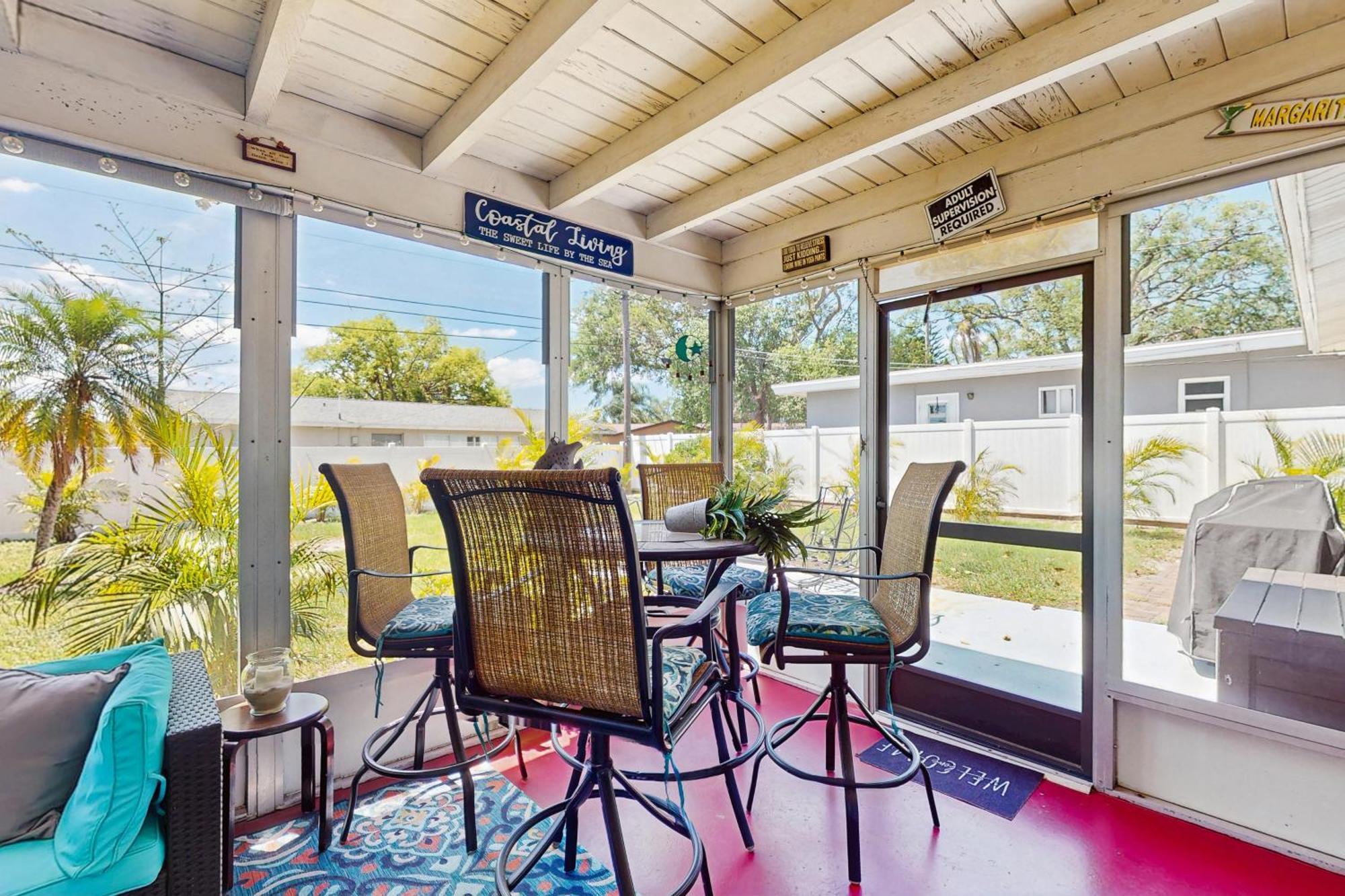Relax In Retro Villa Clearwater Bagian luar foto